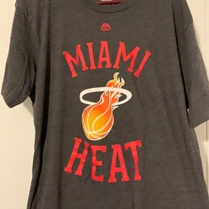 Size L Miami heat short sleeve shirt